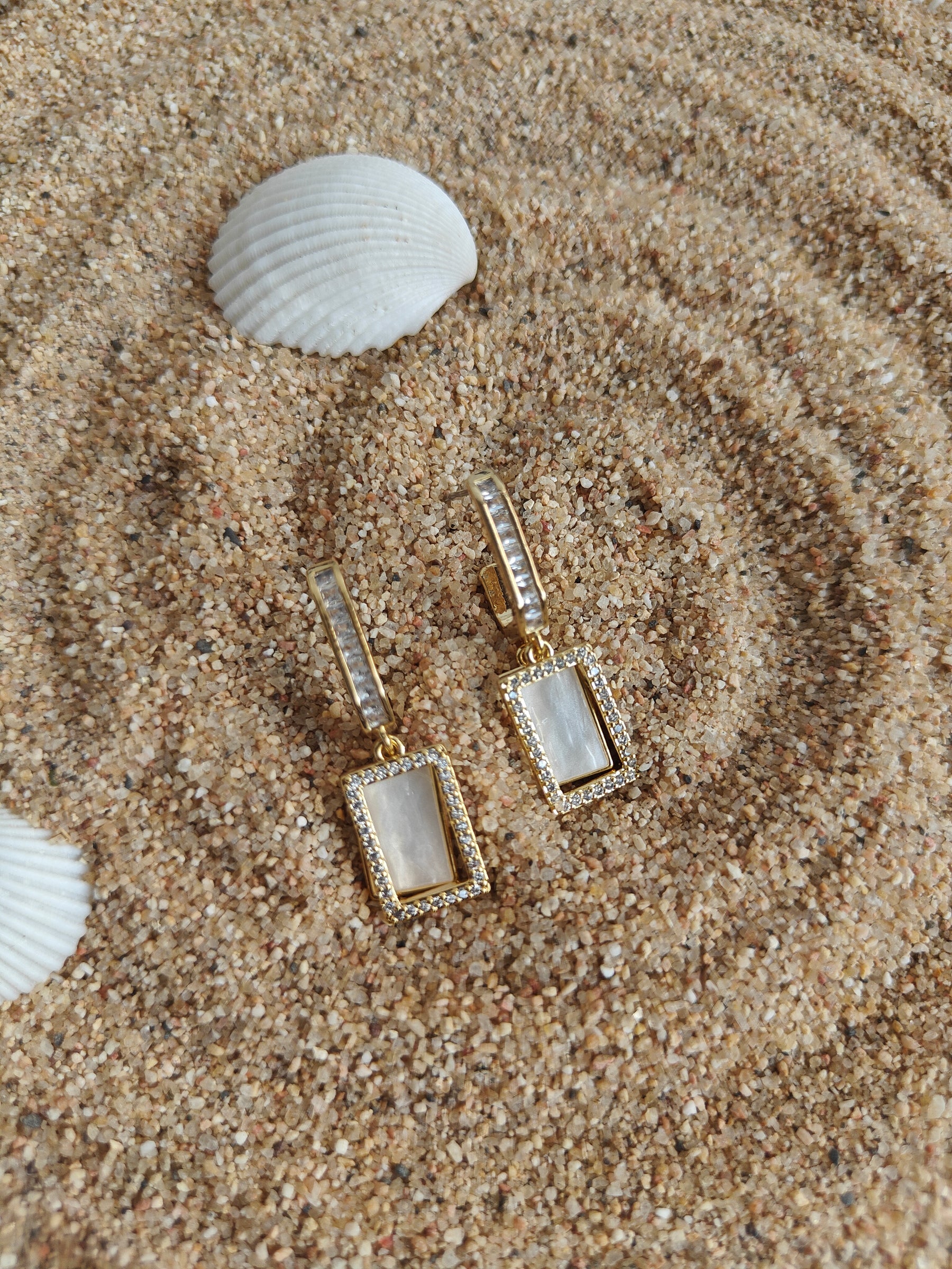 Amuukta Elegant 18K Gold & Mother of Pearl Earrings