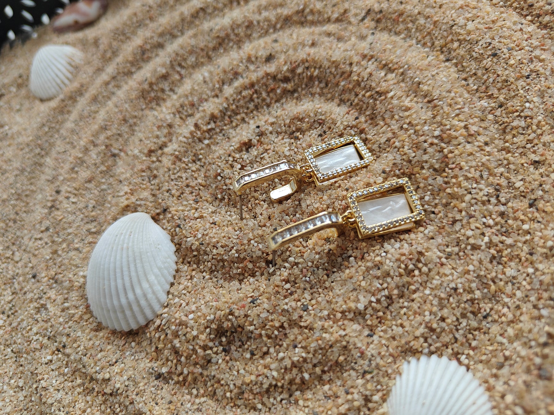 Amuukta Elegant 18K Gold & Mother of Pearl Earrings