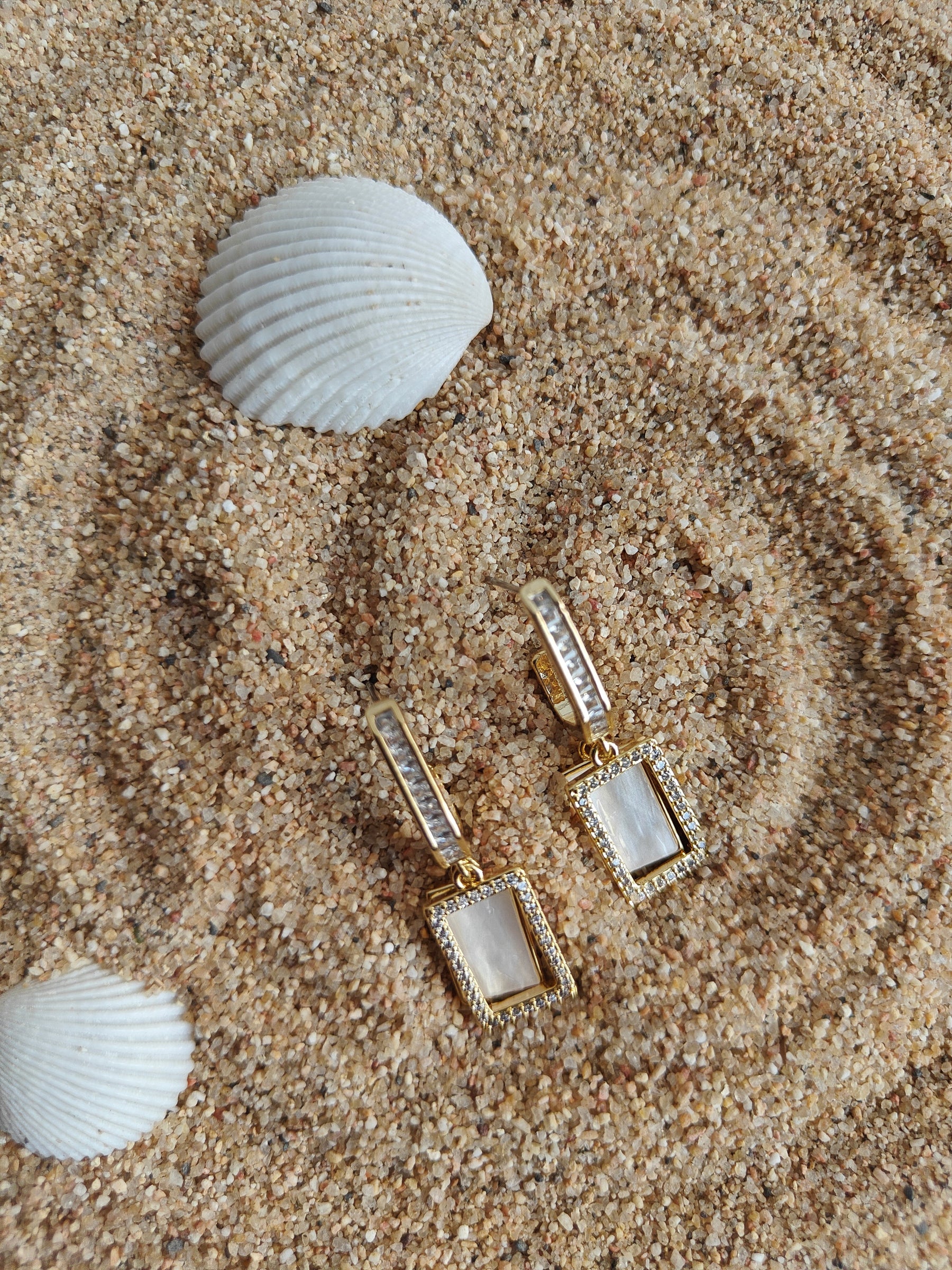 Amuukta Elegant 18K Gold & Mother of Pearl Earrings