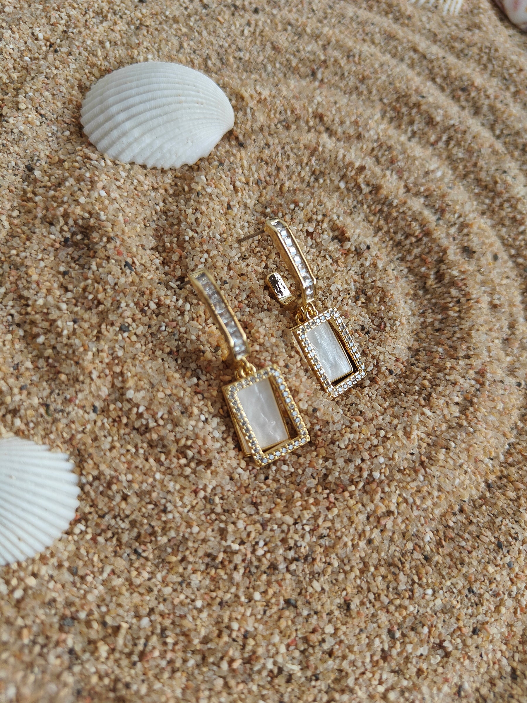 Amuukta Elegant 18K Gold & Mother of Pearl Earrings