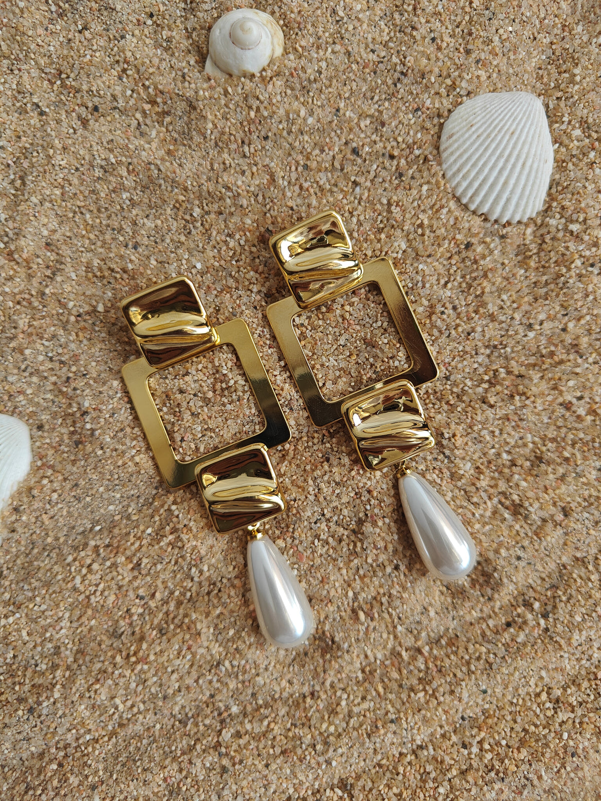 Amuukta 18K Gold Squared Radiance Pearl Earrings