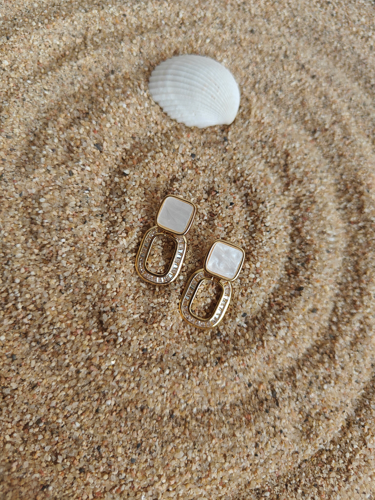 Amuukta Sparkling 18K Gold Rectangle Earrings